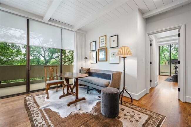 Foto del edificio - 2575 Peachtree Rd NE