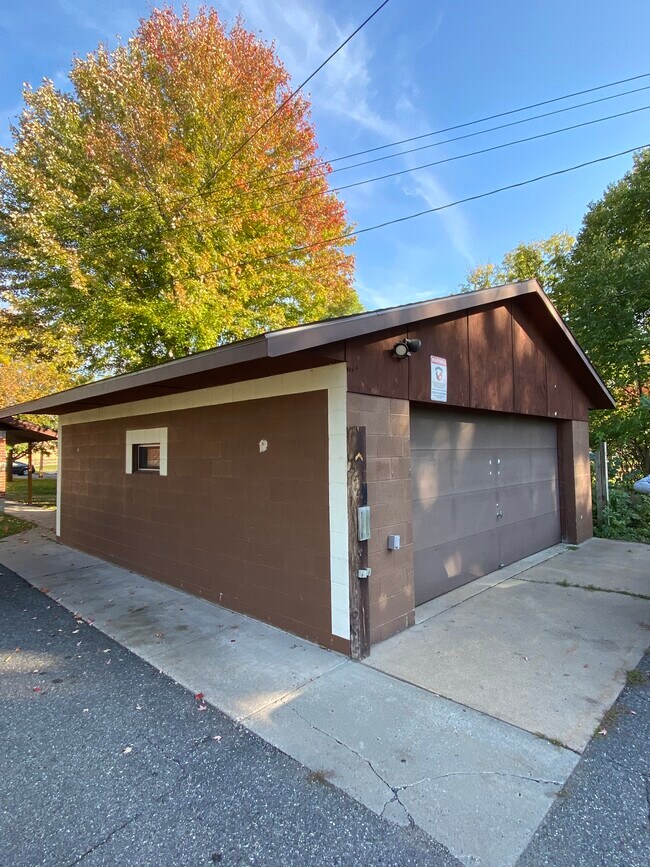 Optional Garage - 819 8th Ave S
