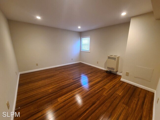 Foto del edificio - 661-667 Dutton Ave