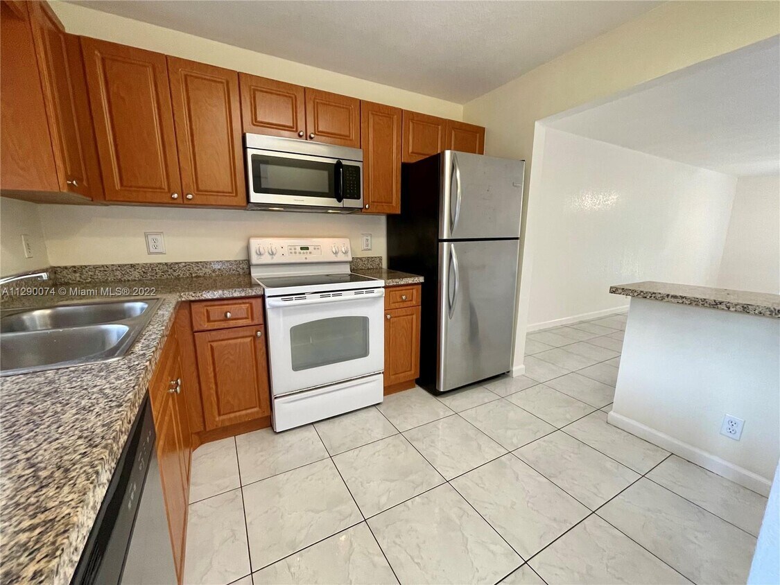 5080 SW 64th Ave Unit 303, Davie, FL 33314 Condo for Rent in Davie