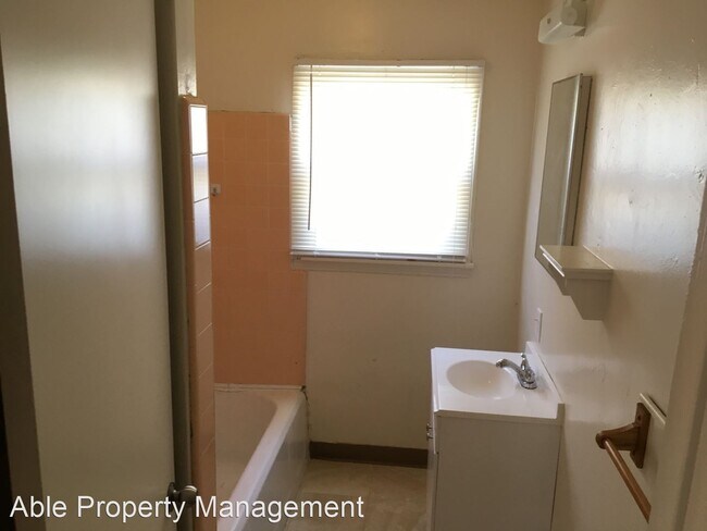 Building Photo - 2 br, 1 bath House - 357 Balsam Ave.