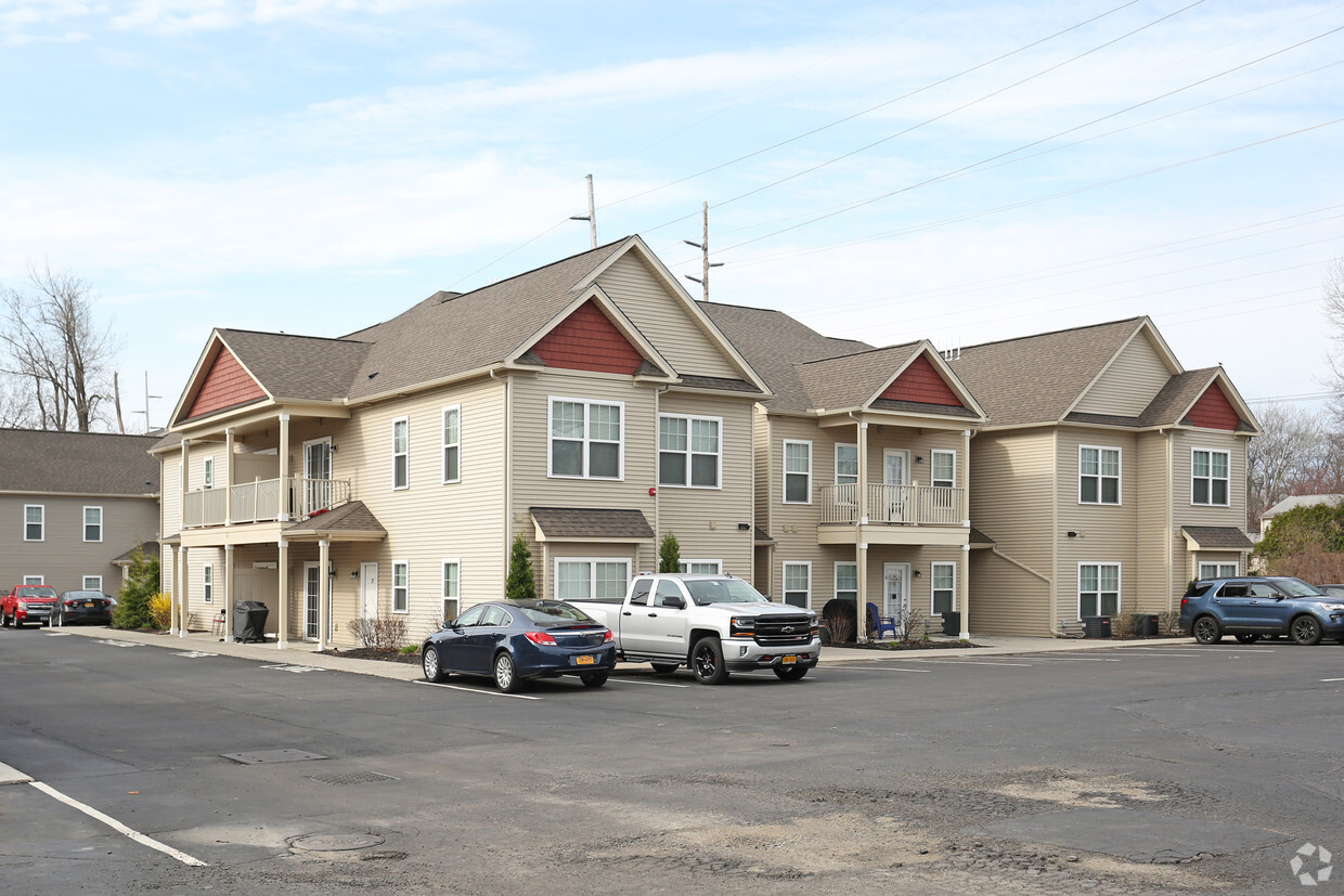 Primary Photo - River House Apartments