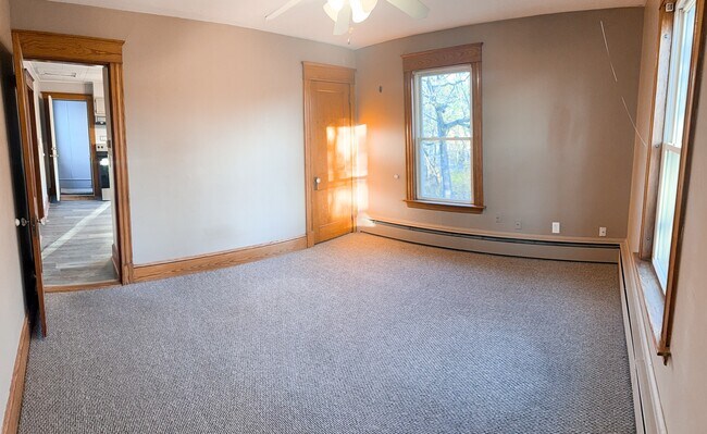 Foto del edificio - 584 Pleasant St