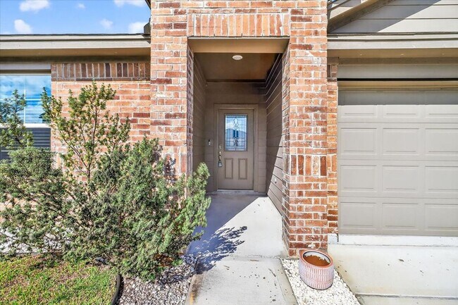 Foto del edificio - 7230 Tristan Dr