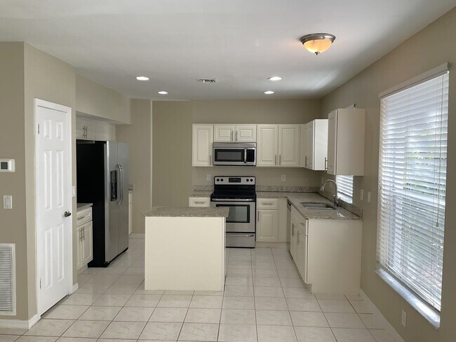 Building Photo - 7712 Highlands Cir