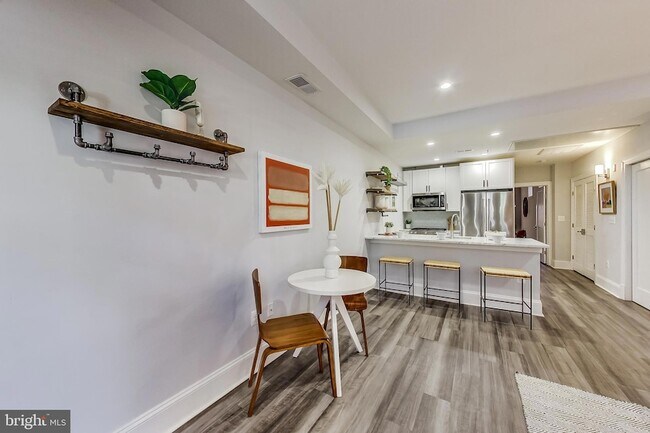 Foto del edificio - 819 D St NE