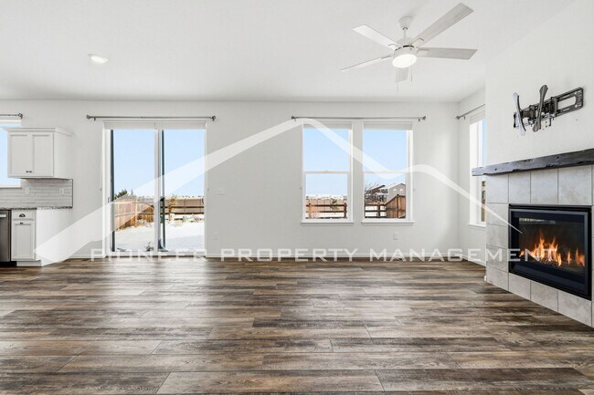 Foto del edificio - Gorgeous Home with Washer/Dryer and 2-Car Garage