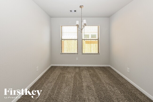 Foto del edificio - 25593 Roy Rogers Ct