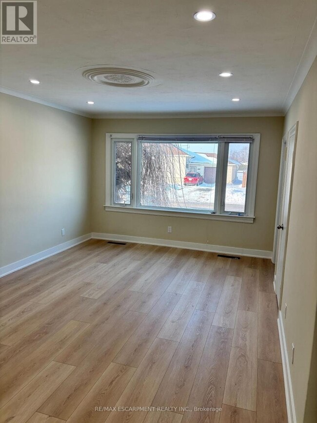 Building Photo - 98 Brady St