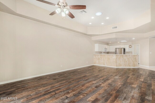 Foto del edificio - 4202 E Broadway Rd