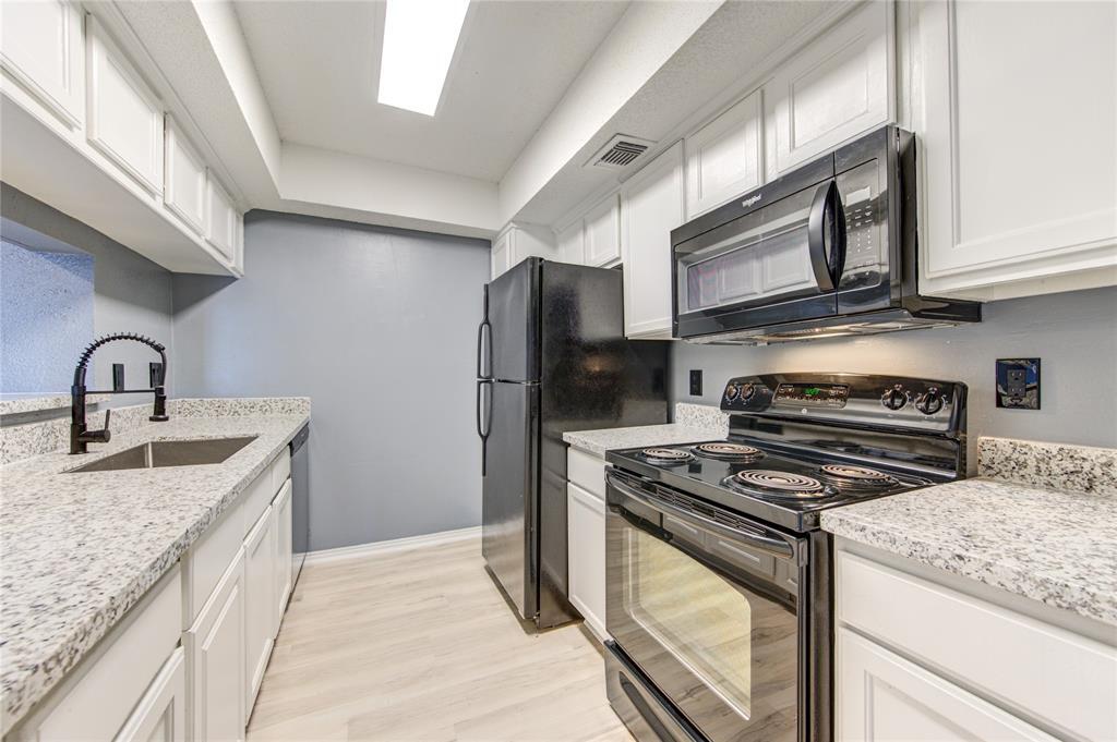 Foto principal - 2830 S Bartell Dr