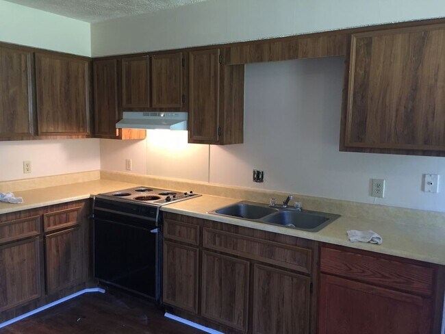 Building Photo - 2430 Riviera Dr