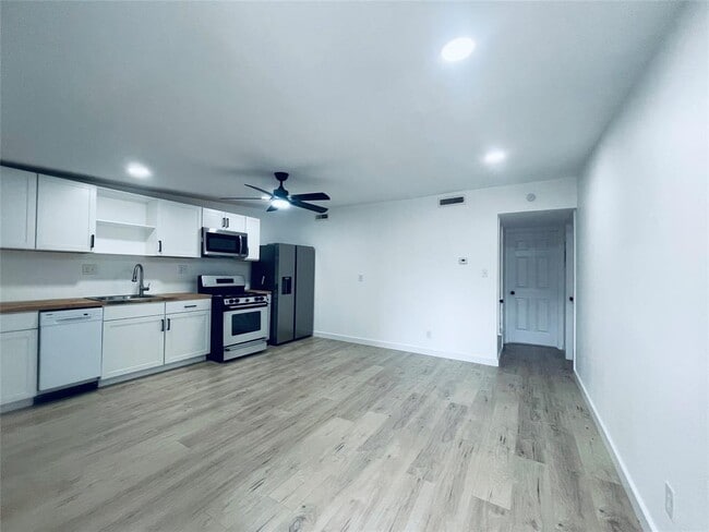Building Photo - 7107 Guadalupe St