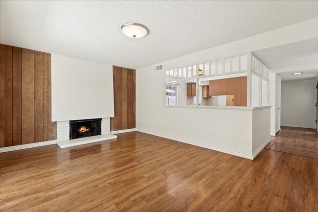 Foto del edificio - Spacious 3 Bed 2 Bath House w/ Central A/C...