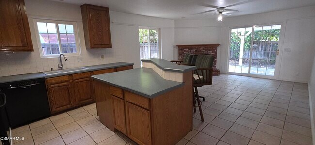 Foto del edificio - 143 Timber Rd