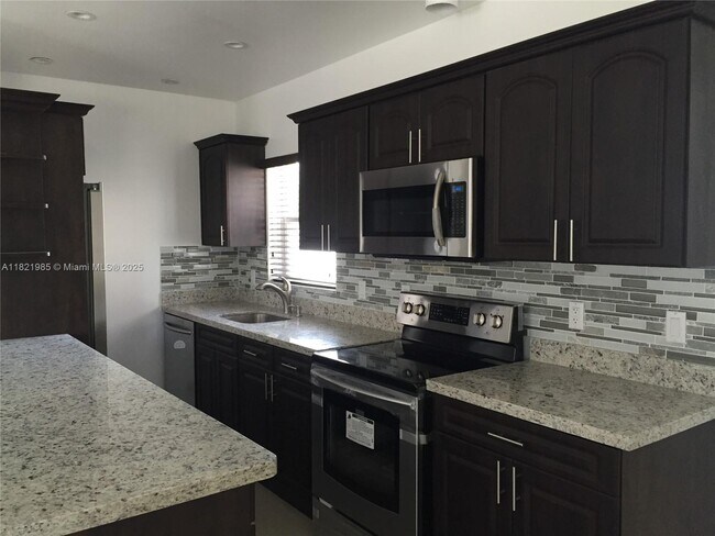 Foto del edificio - 1340 NE 177th St