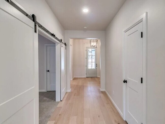 Foto del edificio - Model Home in East Edmond + 3 bedrooms + B...