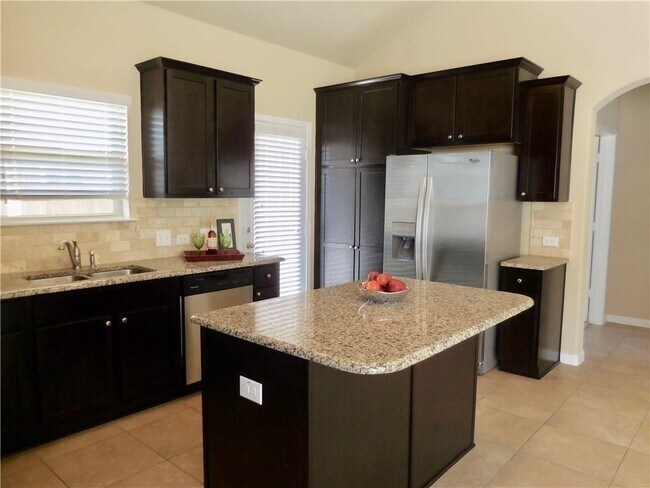 Building Photo - 609 Carly Ann Ln