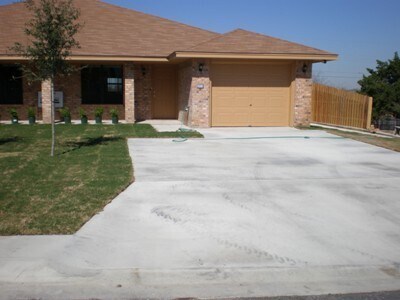 Building Photo - 914 Crymes Ln