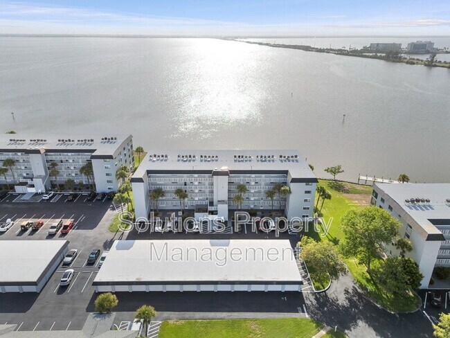 Foto del edificio - 3799 S Banana River Blvd