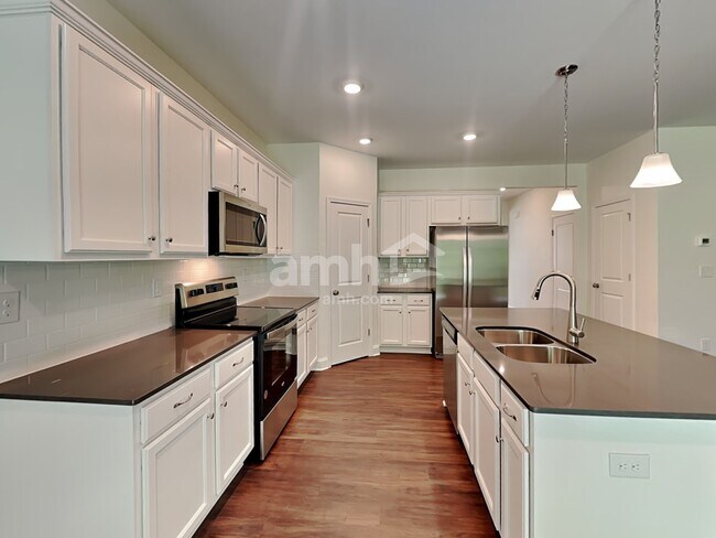 Foto del edificio - 7325 Garrett Ct