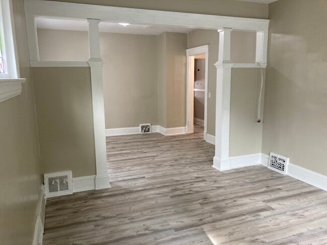 Building Photo - 1273 Fry Ave