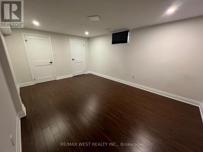 Building Photo - 123 Carmen Crescent