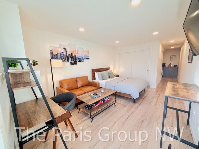 Foto del edificio - Gorgeous 2021 Fremont/Wallingford 3BR Overlooking Downtown, Mt Rainier & SLU, Garage w/EV Chgr, W...