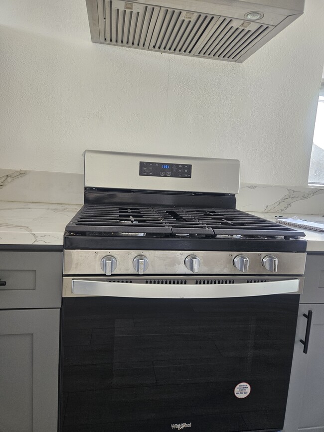 Building Photo - 5159 Clinton St