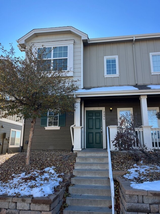 Primary Photo - End Unit 3 Bedroom 2 Bath Townhome in Comm...