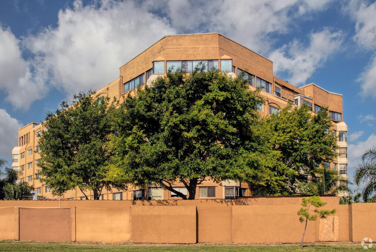 Atrium Cellini Apartments Houston, TX