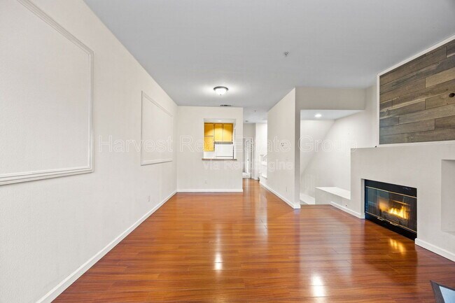 Foto del edificio - 616 Atherton Pl