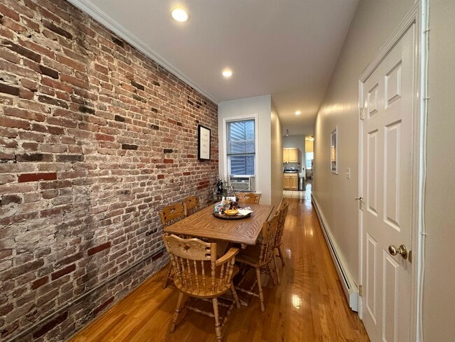 Building Photo - 273 Webster Ave