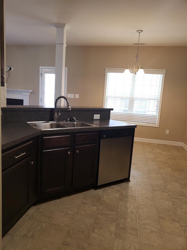 Foto del edificio - 2131 Yates Ranch Rd