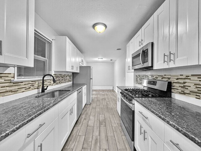 Building Photo - 2026 Burpee Dr