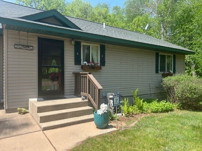 Foto del edificio - Breezy Point Home 3 bedroom, 2 bath, 2 car Garage