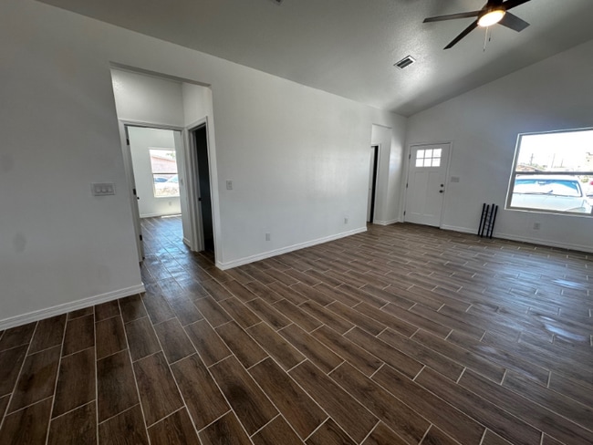 Building Photo - 612 Hesse Dr