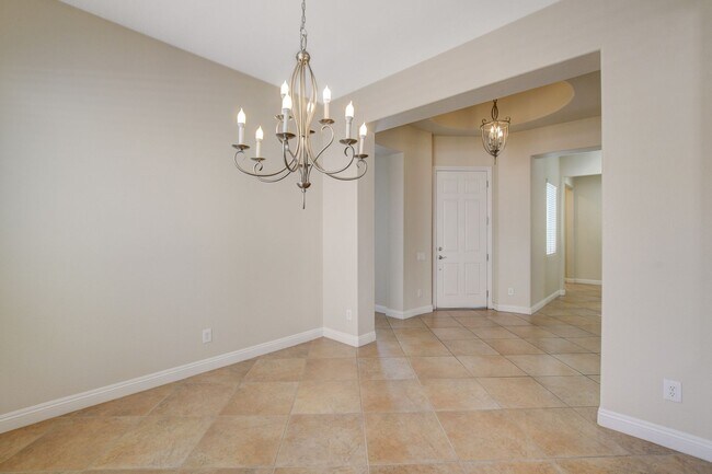 Foto del edificio - STUNNING 5BD, 3BTH, SINGLE STORY POOL HOME