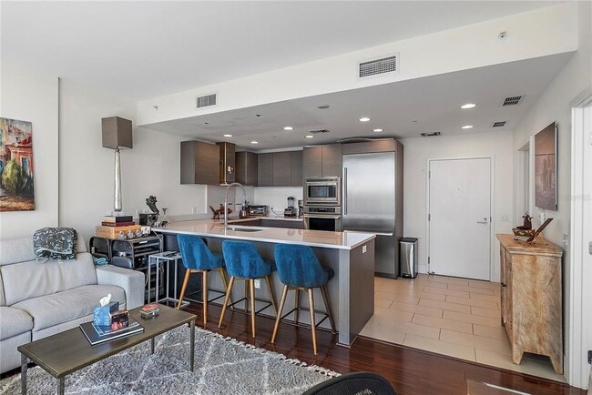 Building Photo - 175 1st St S