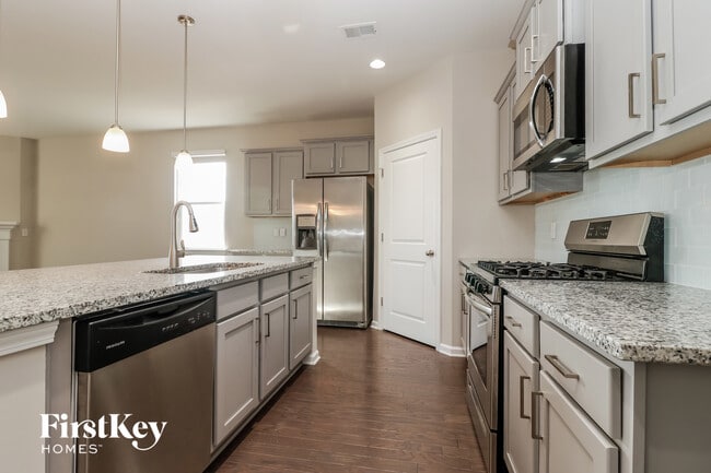 Building Photo - 458 Zenith Blvd