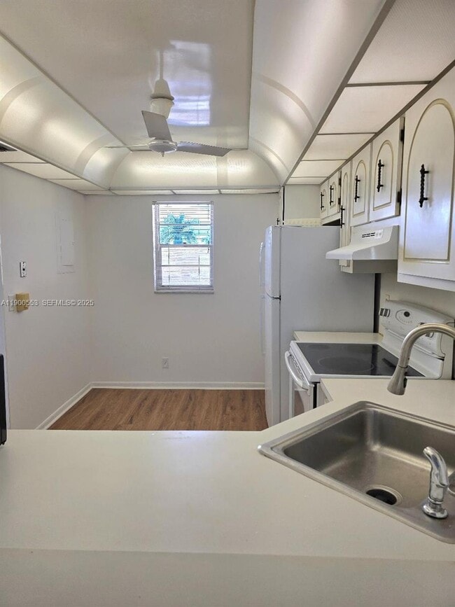 Building Photo - 2571 Aragon Blvd