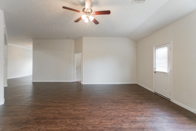 Foto del edificio - 25531 Forest Springs Lake