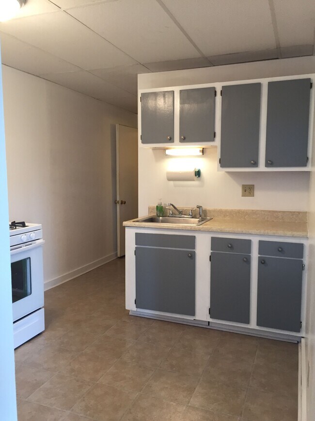 Kitchen - 4517 Butler St