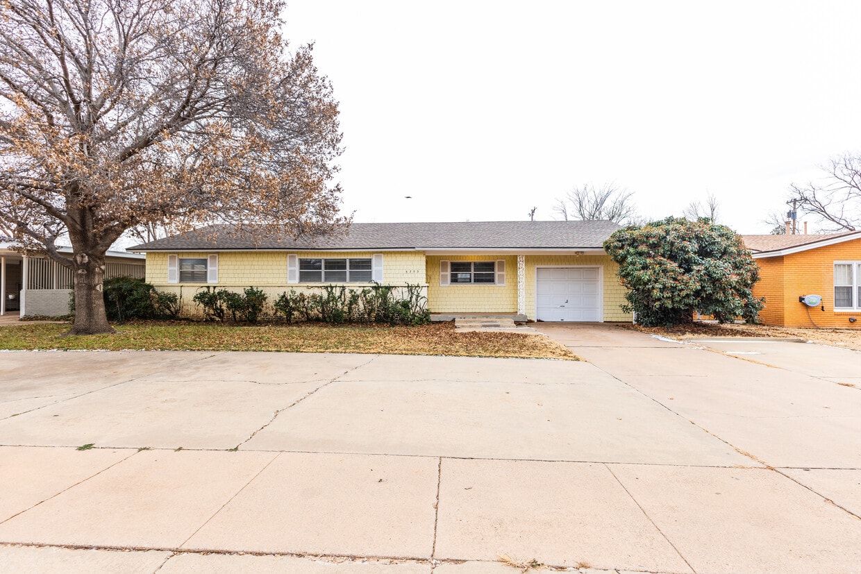 Foto principal - 3705 42nd St
