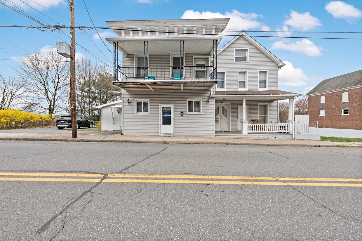 313 Garibaldi Ave Unit 315 A Garibaldi Ave, Roseto, PA 18013