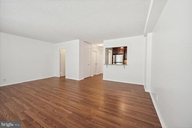 Foto del edificio - 5500 Friendship Blvd