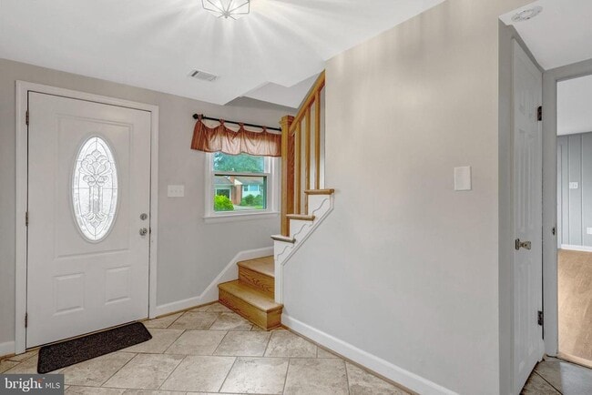 Building Photo - 4213 University Dr