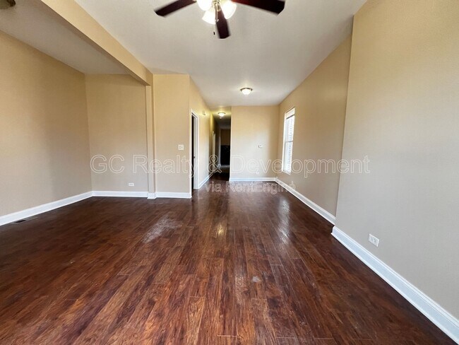 Foto del edificio - 7642 S Normal Ave