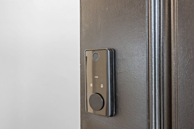 Foto del edificio - 2414 Educational Dr