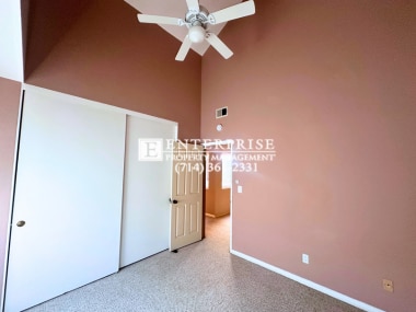 Building Photo - Tour this beautiful 3-bedroom Costa Mesa condo with a private balcony!
